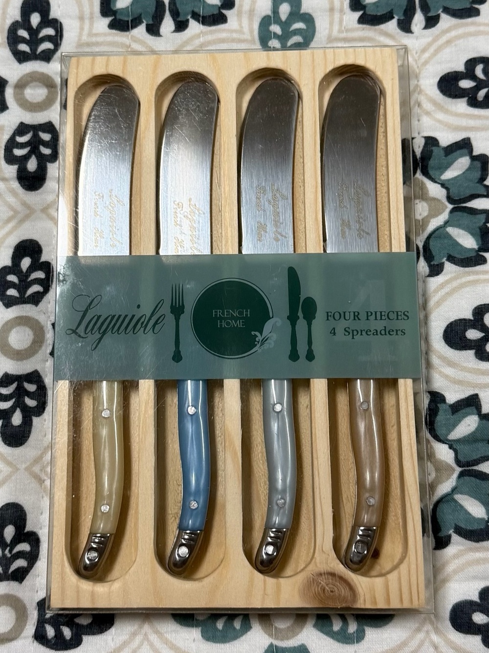 Laguiole Spreaders Set with Yellow, Blue, Gray and Brown Handles